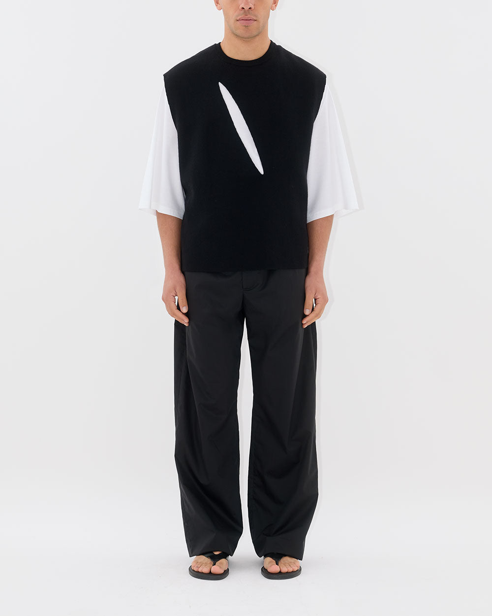 SLEEVELESS KNIT