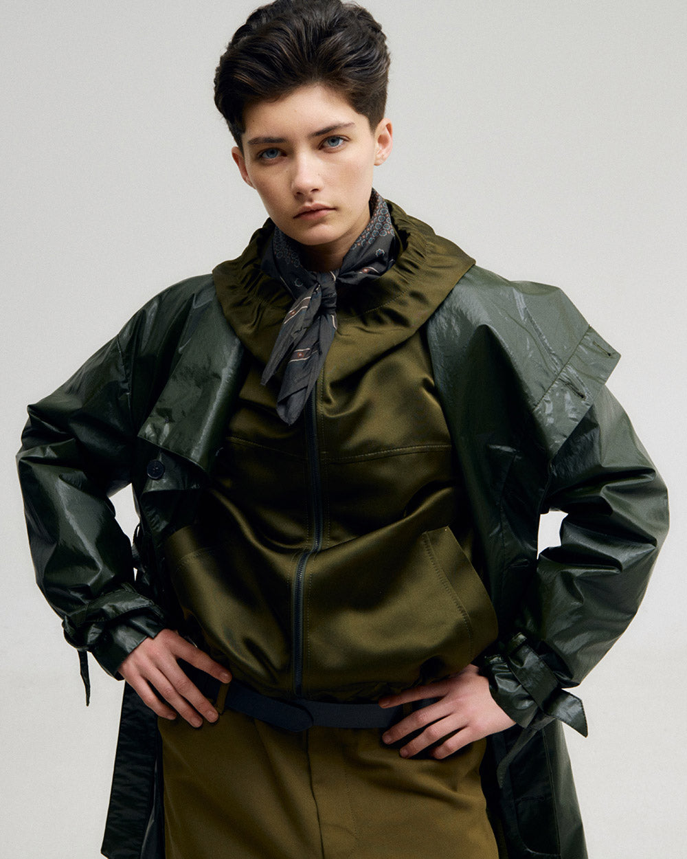 HOODED BLOUSON